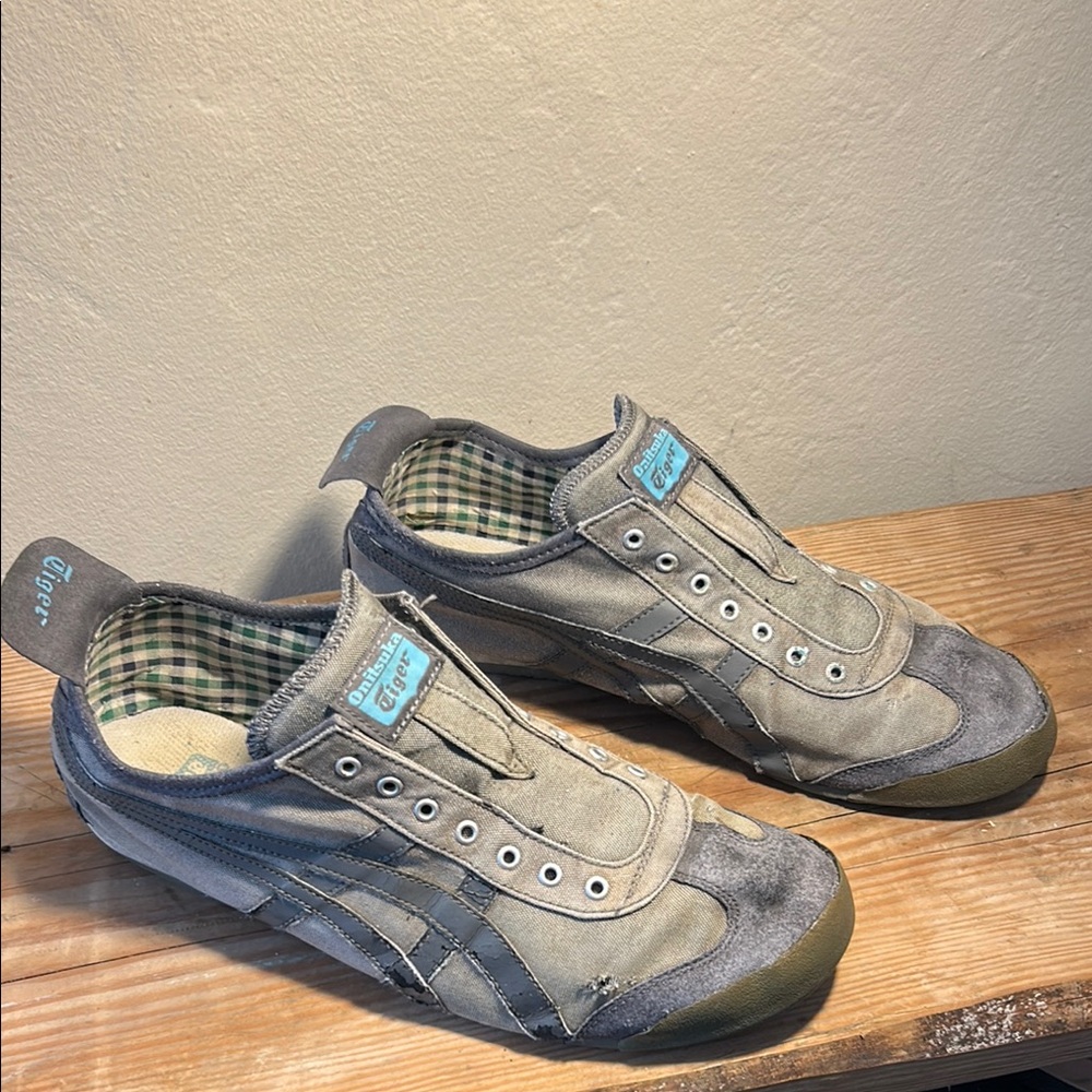 Onitsuka Tiger by Asics Gray Slip-On Sneakers USED